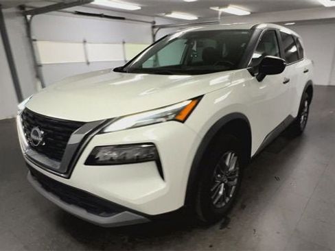 Used 2023 Nissan Rogue S image 4