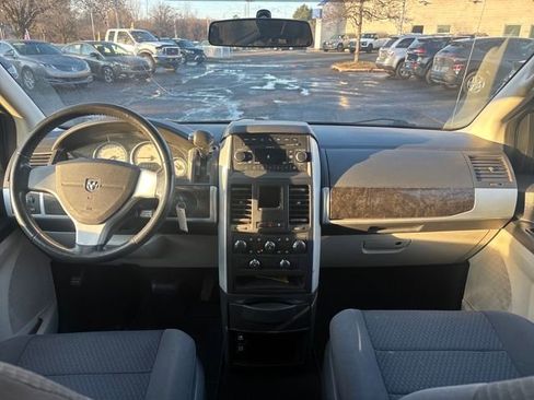 Used 2010 Dodge Grand Caravan SXT image 13