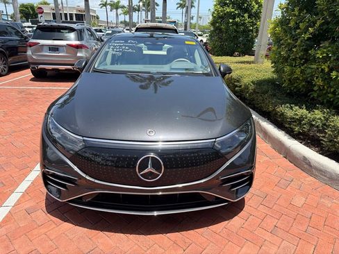 Used 2023 Mercedes-Benz EQS 580 4MATIC Sedan image 9