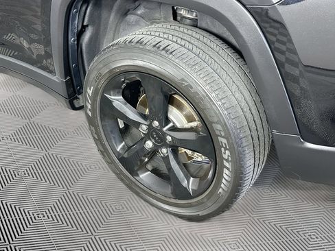 Certified 2023 Jeep Grand Cherokee Altitude AWD/4WD image 41