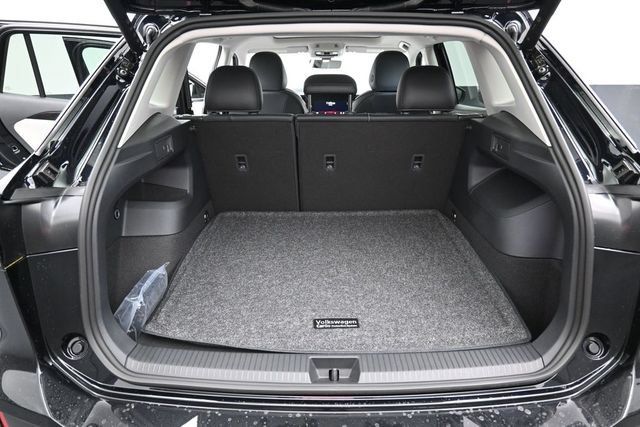 New 2026 Volkswagen Tiguan SE AWD/4WD image 12
