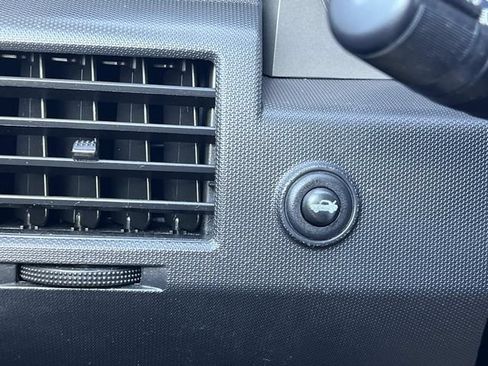 Used 2010 Dodge Avenger R/T FWD image 26