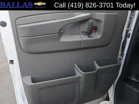 Used 2015 GMC Savana 2500 RWD image 21