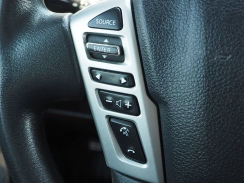 Used 2018 Nissan Titan SV AWD/4WD image 25