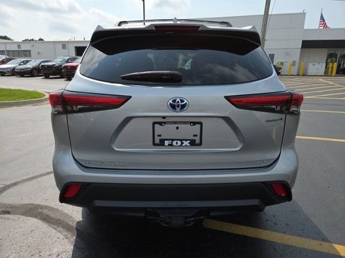 Used 2023 Toyota Highlander XLE AWD/4WD image 6