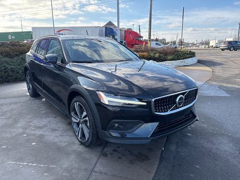 Certified 2024 Volvo V60 B5 Cross Country Plus w/ Protection Package Premier image 3