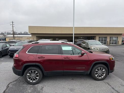 Used 2019 Jeep Cherokee Latitude Plus w/ Cold Weather Group image 11