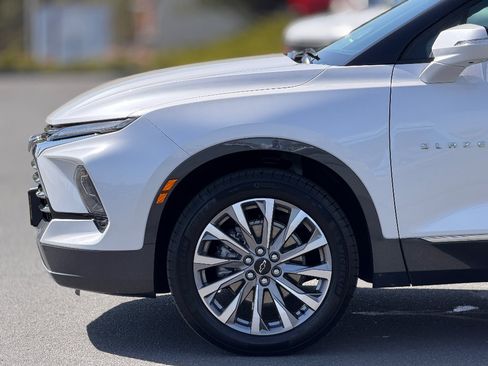 Used 2025 Chevrolet Blazer Premier w/ Driver Confidence II Package image 18