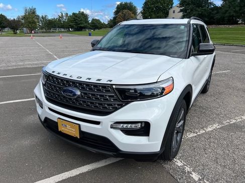 Used 2023 Ford Explorer XLT w/ Equipment Group 202A AWD/4WD image 4