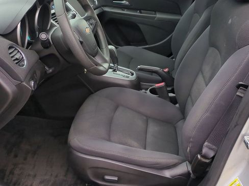 Used 2016 Chevrolet Cruze LT image 16