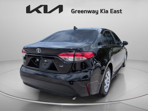 Used 2025 Toyota Corolla LE FWD image 5