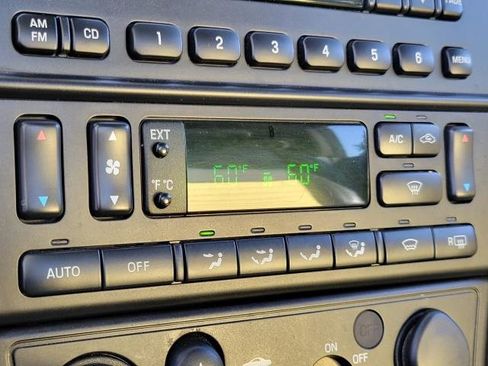 Used 2002 Ford Thunderbird Base image 17