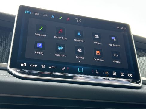 New 2025 Volkswagen Tiguan SE image 17