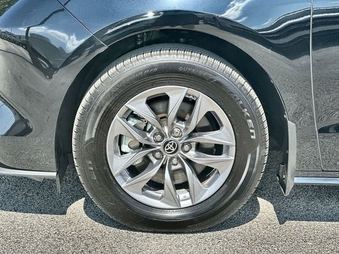 Used 2025 Toyota Sienna XLE image 34