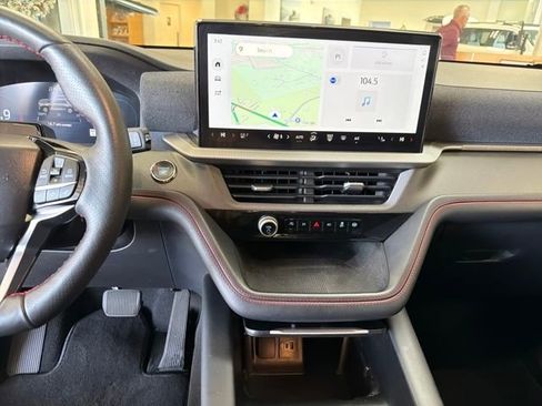 Used 2025 Ford Explorer ST-Line w/ ST-Line Street Pack image 18