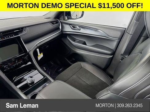 New 2025 Jeep Grand Cherokee Altitude image 23