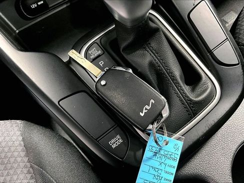 Used 2025 Kia Soul LX image 13