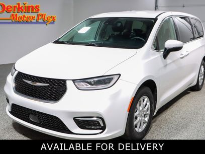 Used 2023 Chrysler Pacifica Touring-L