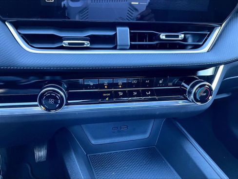 Used 2025 Chevrolet Equinox LT image 26