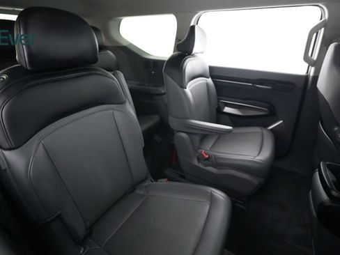 Used 2026 Kia EV9 Light RWD image 5