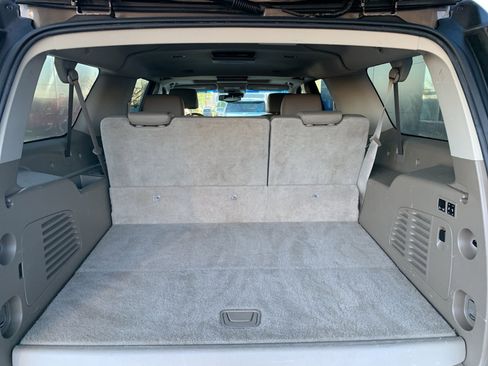 Used 2016 Chevrolet Suburban LTZ image 9
