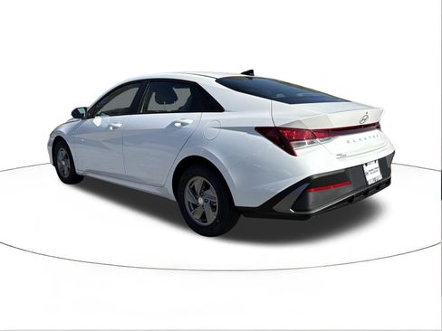 New 2026 Hyundai Elantra SE FWD image 5