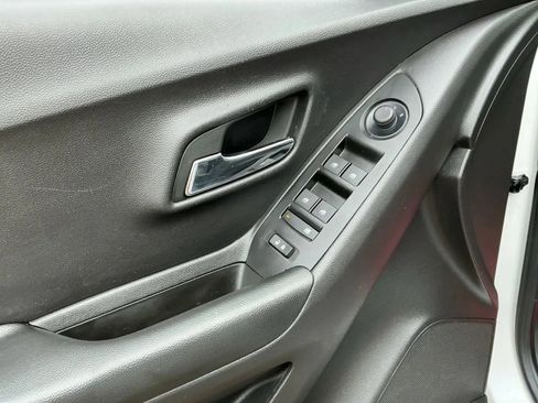 Used 2022 Chevrolet Trax LT w/ Driver Confidence Package image 11