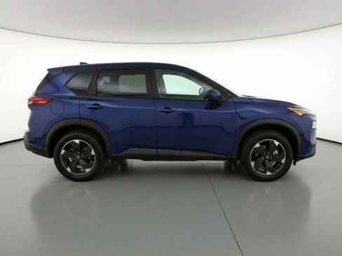 Used 2025 Nissan Rogue SV image 8