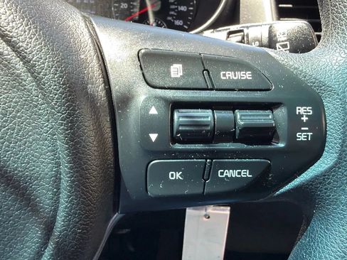 Used 2016 Kia Sorento L FWD image 11