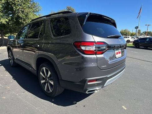 New 2025 Honda Pilot Touring image 6