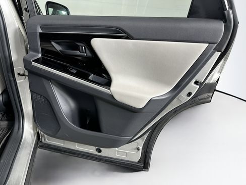 Used 2024 Toyota bZ4X Limited image 30