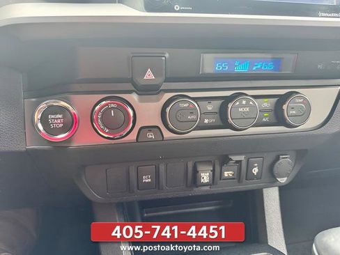 Used 2022 Toyota Tacoma TRD Off-Road AWD/4WD image 14