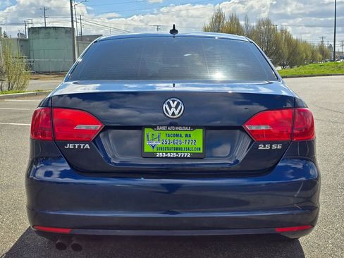 Used 2013 Volkswagen Jetta SE FWD image 4