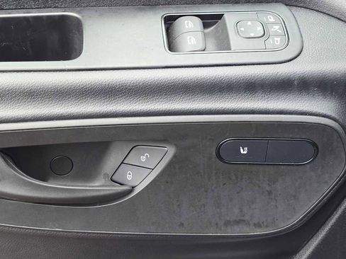 Used 2025 Mercedes-Benz Sprinter 2500 image 25