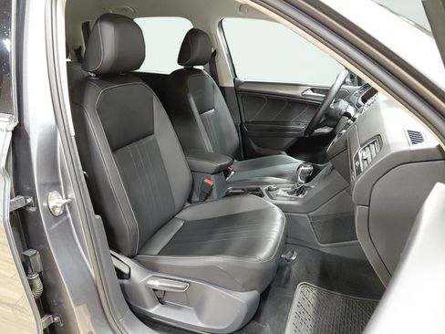 Used 2022 Volkswagen Tiguan SE AWD/4WD image 12