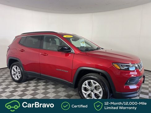 Used 2025 Jeep Compass Latitude image 2