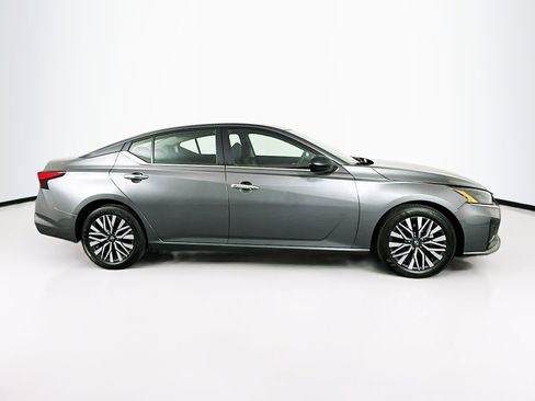 Used 2024 Nissan Altima 2.5 SV FWD image 10