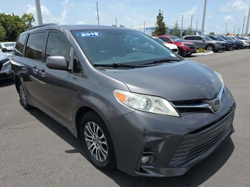 Used 2019 Toyota Sienna XLE FWD image 2