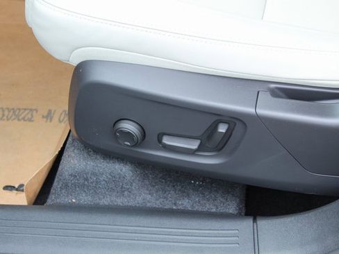 New 2026 Volvo XC40 B5 Ultra w/ Protection Package Premier image 13