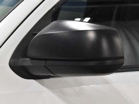 Used 2019 Toyota Tacoma SR image 5