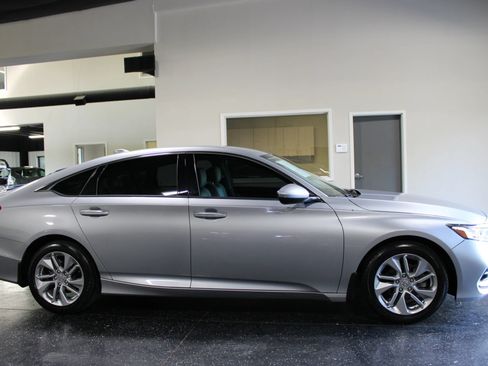 Used 2019 Honda Accord LX image 2