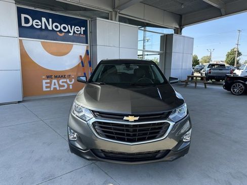 Used 2018 Chevrolet Equinox LT image 2