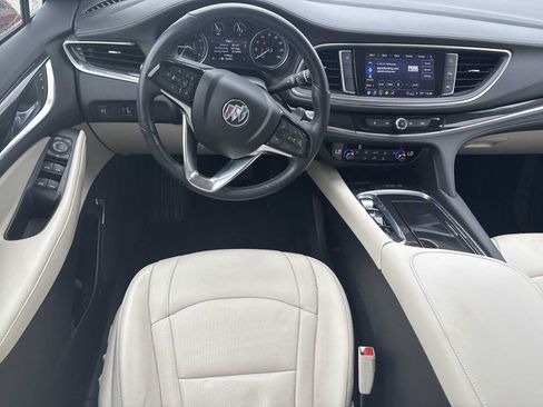 Used 2022 Buick Enclave Essence w/ Sport Touring Edition FWD image 11