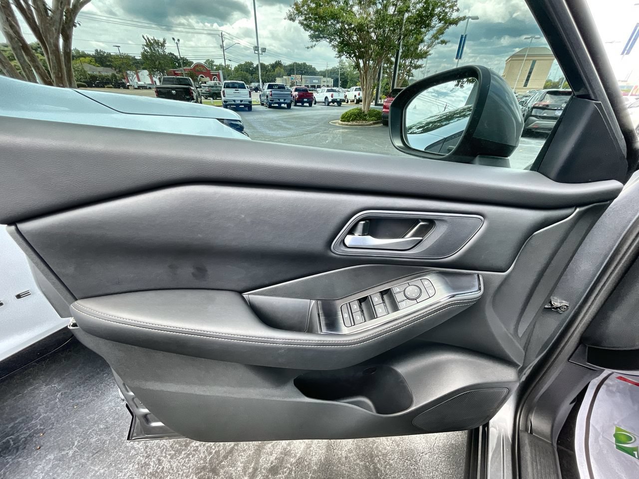 Used 2026 Nissan Rogue SV FWD image 21