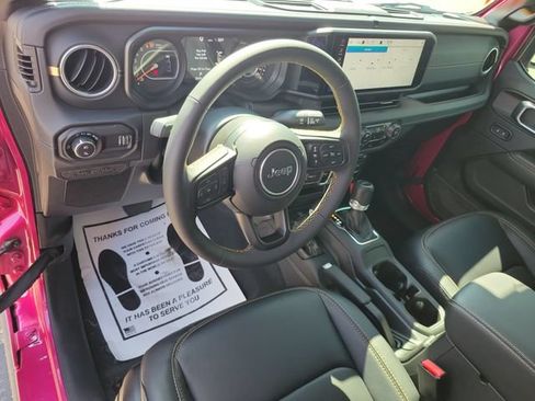 Used 2024 Jeep Gladiator Sport w/ Premium Package AWD/4WD image 15