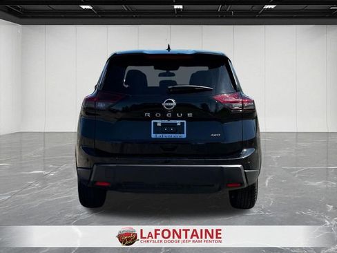 Used 2025 Nissan Rogue SV AWD/4WD image 4