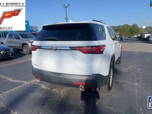Used 2023 Chevrolet Traverse LT FWD image 8