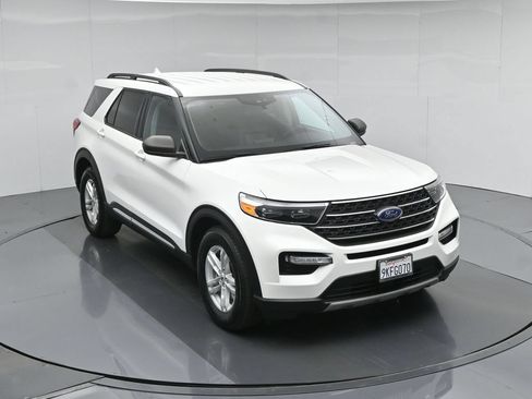 Certified 2023 Ford Explorer XLT w/ Equipment Group 202A RWD image 43