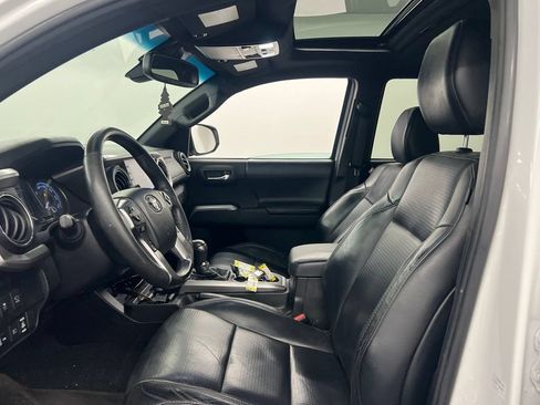 Used 2021 Toyota Tacoma Limited AWD/4WD image 10