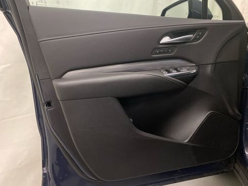 Used 2025 Cadillac XT4 Premium Luxury image 10